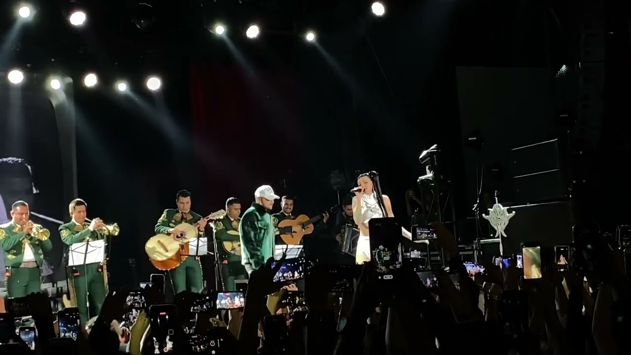 Cazzu y Christian Nodal cantan por primera vez juntos con Mariachi 😍