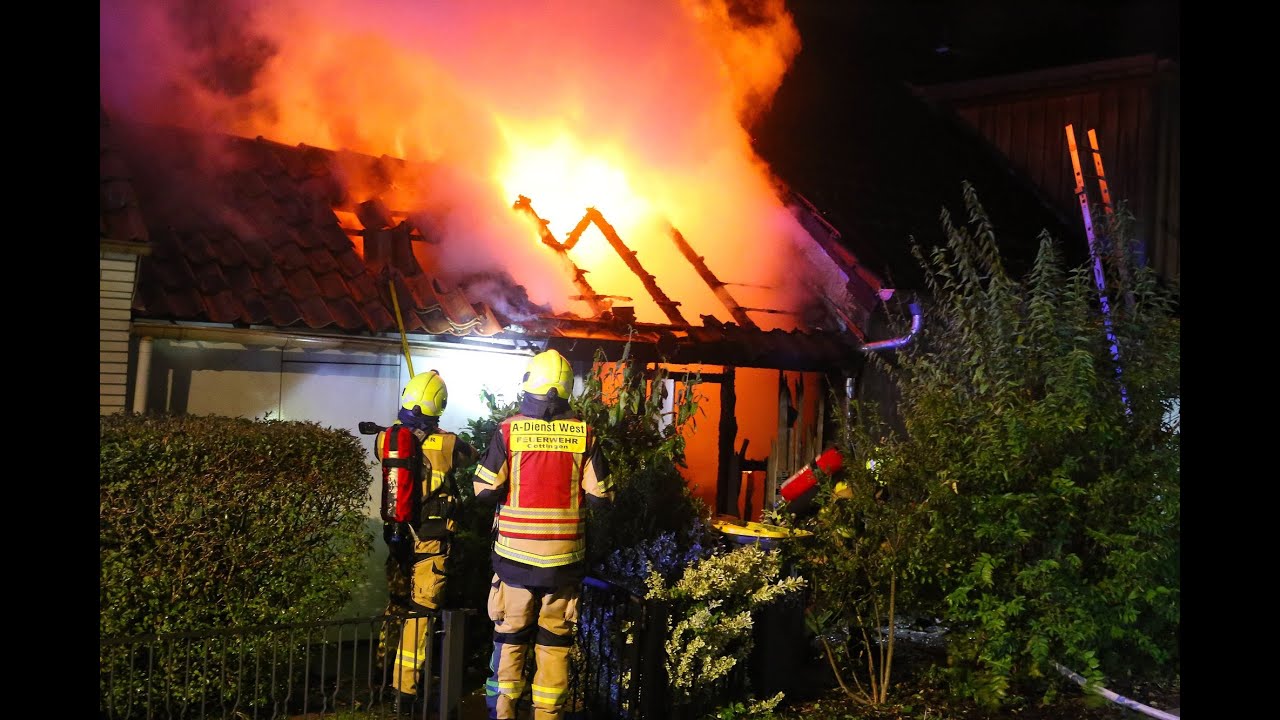 Schuppenbrand greift auf Wohnhaus über