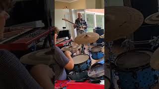 Drumming a smooth running hi hat in a soulful funk groove - live band performance (HQ audio)