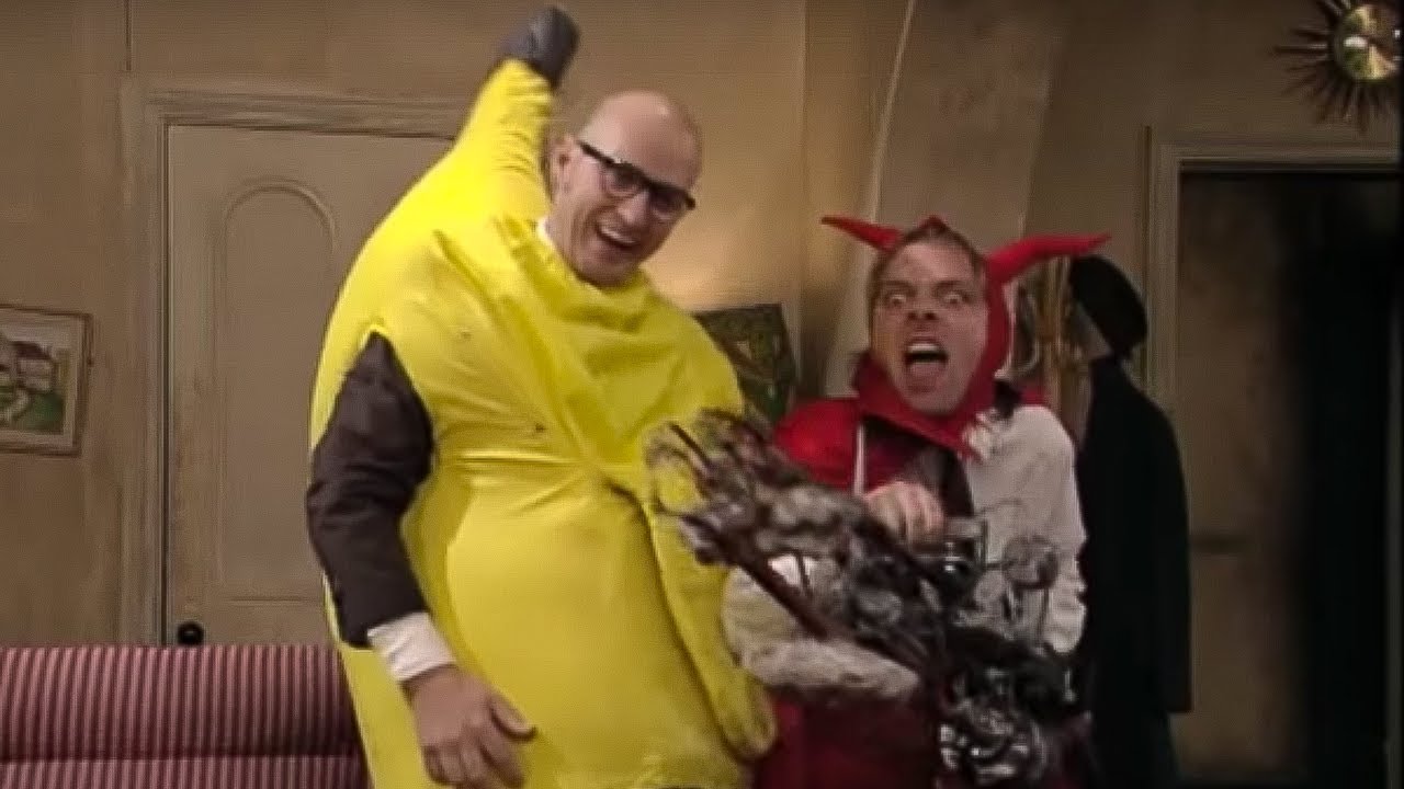Halloween Banana | Bottom | BBC Comedy Greats