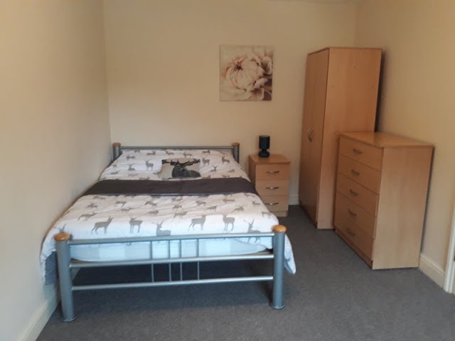 Video 1: Lovely large room with double bed & matching furniture - single occupancy.