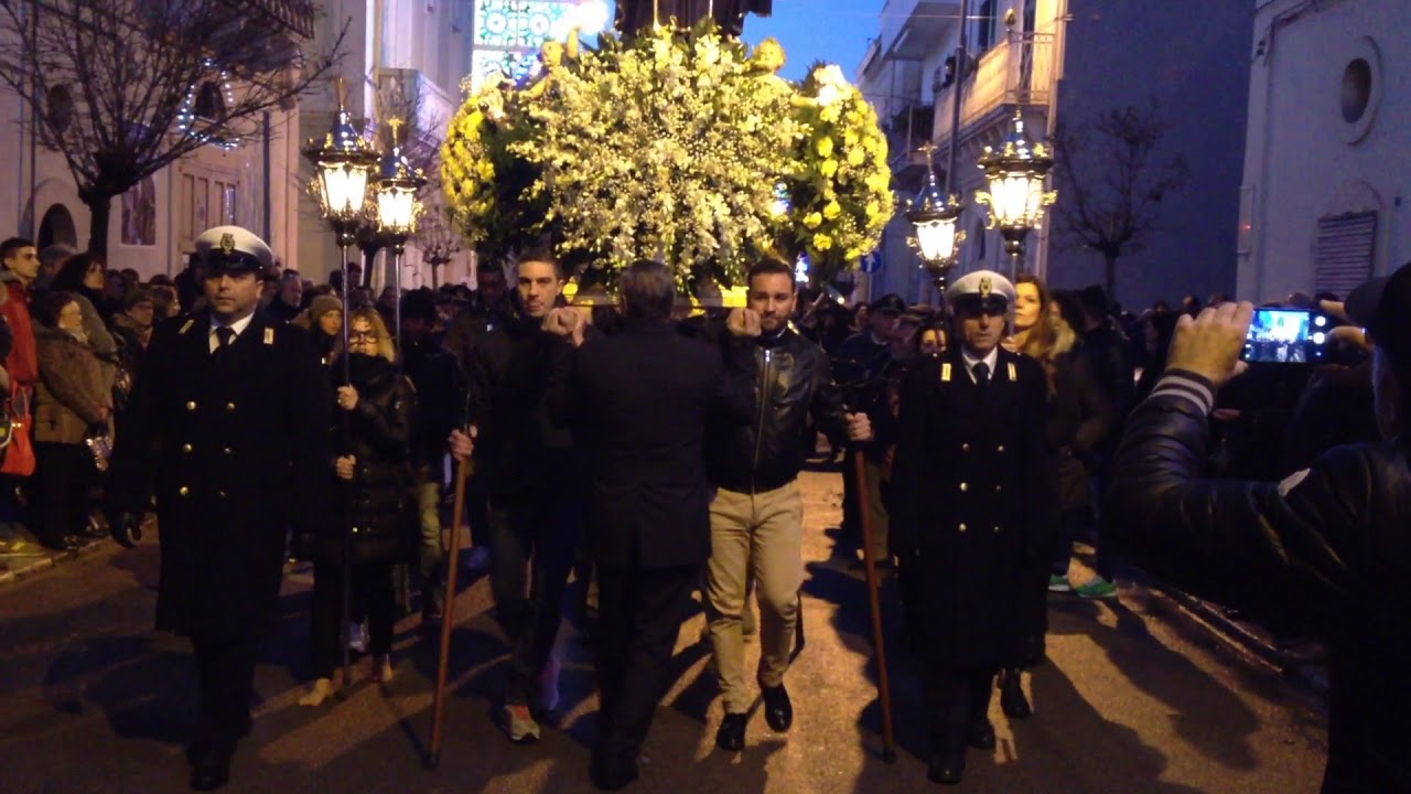 San Ciro 2018 la prima processione - YouTube