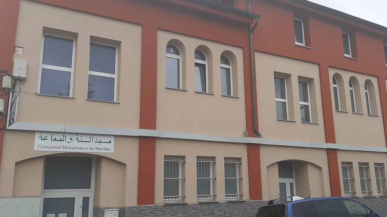 Mezquita Manlleu-Barcelona مسجد مانيو ببرشلو نأ