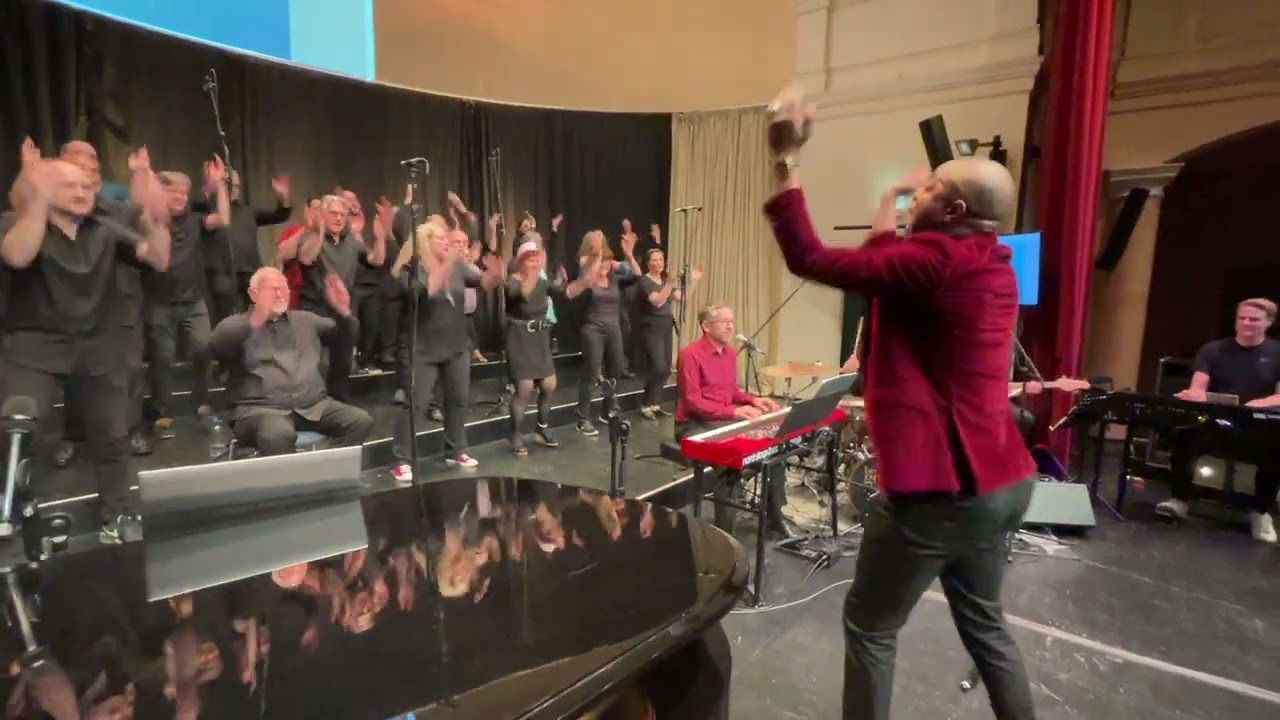 Hakuna Wakaita sa Jesu - Gabriel Vealle feat. Westpfalz-Gospel-Workshop-Chor