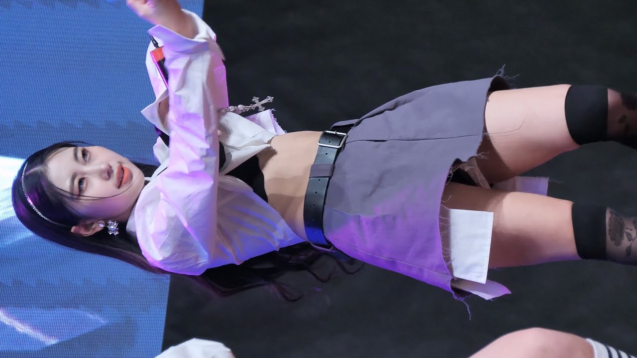 230110 WITCHES 위치스 아야 - HYENA 하이에나 & 패인 (미라클시티월드그룹시무식 63스퀘어) 직캠 fancam by zam