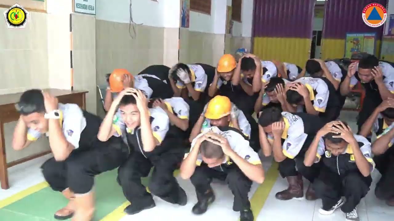 SIMULASI GEMPA BUMI SMK IPTEK WERU SKH