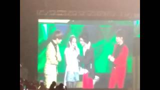 Vid 140607 Music Bank In Brazil - Toheart With Lucky Fan