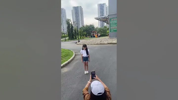 HIM PHẠM NHẢY KÉ BÀI VÁY CƯỚI HOT TIKTOK