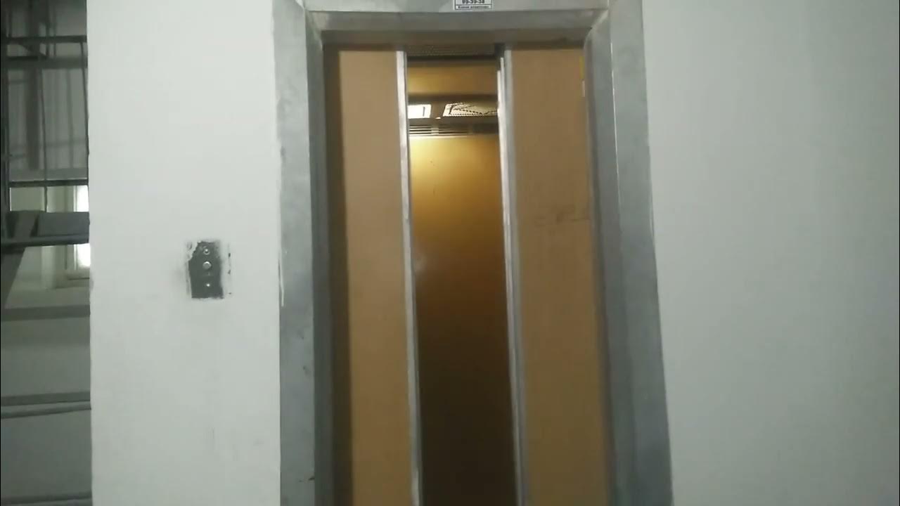 лифт в девятиэтажном доме. лифт 9 этаж. лифт щлз 2007. лифт кмз старый кабина. лифт в подъезде.