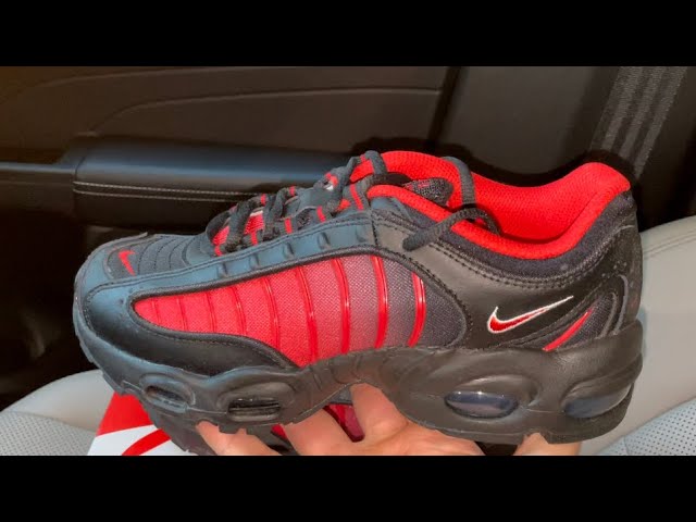 tailwind 4 red