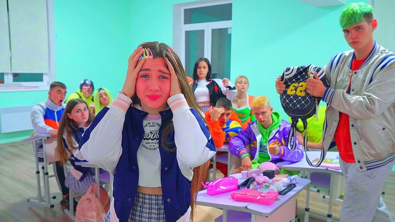 Ein NEUER LEHRER in Dianas Schule! Diana ist aufgeregt