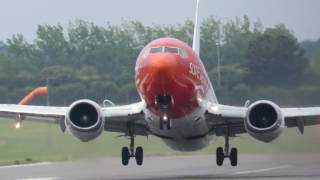 Boeing 737 engine nacelle chine contrails