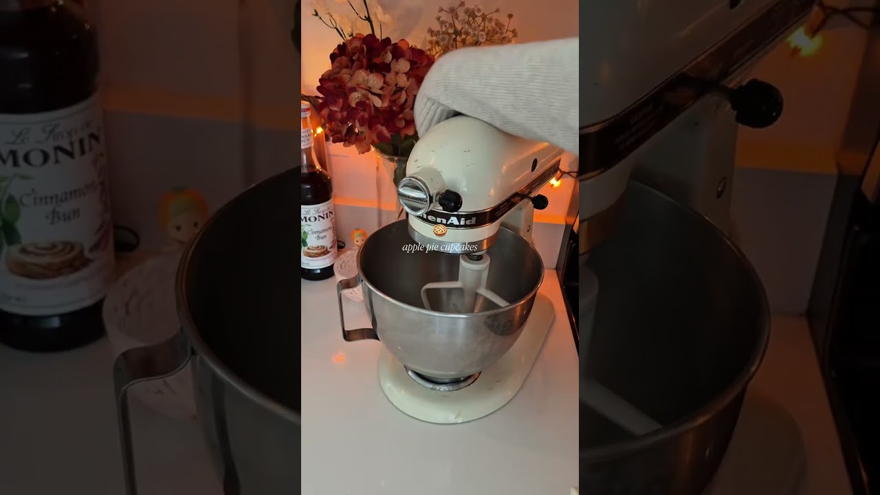 apple pie cupcakes on a rainy day 🍎🥧🍂 