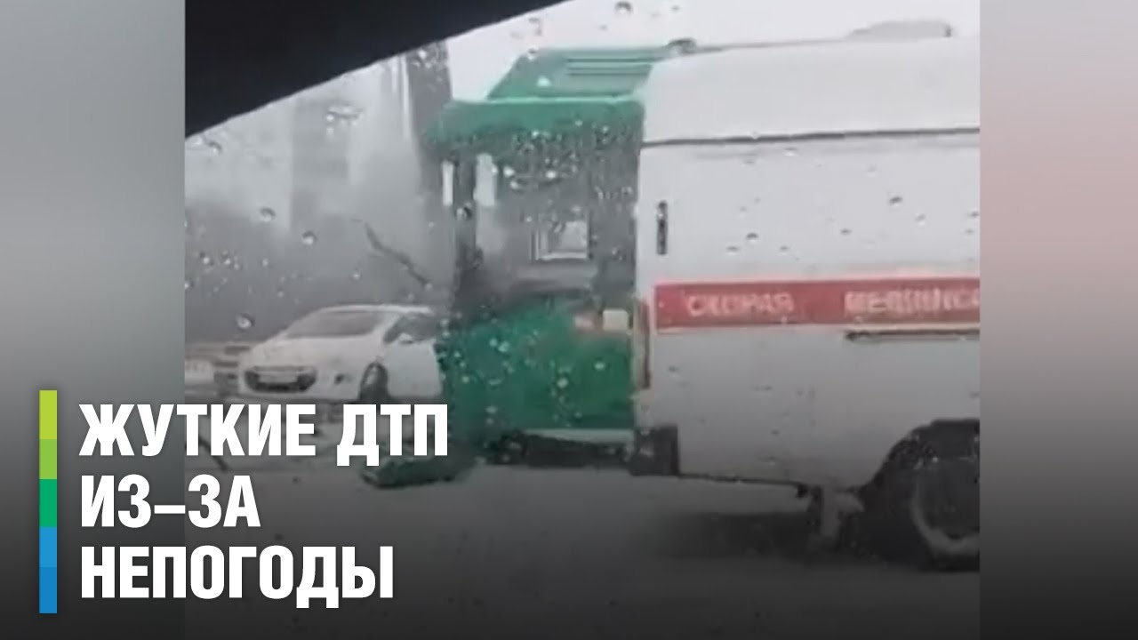 Автобус столкнулся с легковушкой и на всей скорости врезался в столб в Челябинске