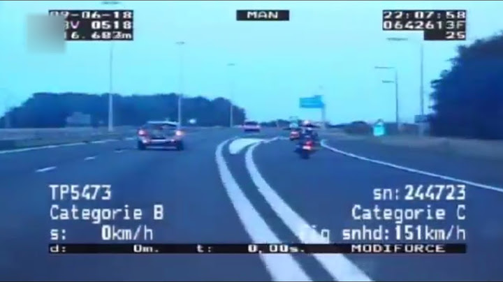 Politie achtervolging van motor met 180 kmph op de snelweg en dwars door Laren