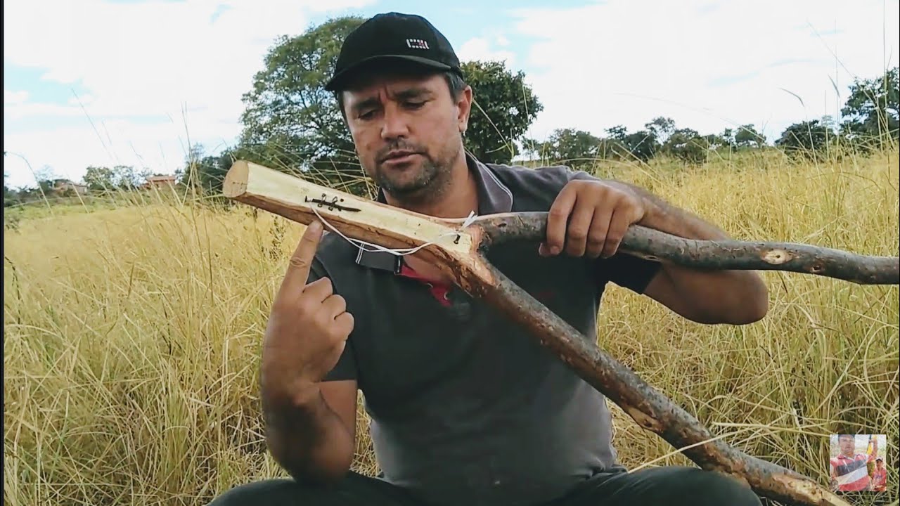 Esticador De Arame Farpado, Feito Apenas ,Com Forquilha, Três Grampos E Um Prego.