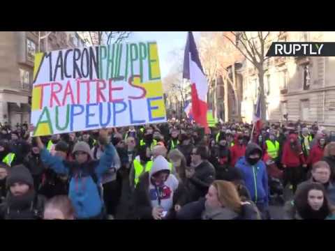 Yellow Vests continue protests against pension reforms in Paris