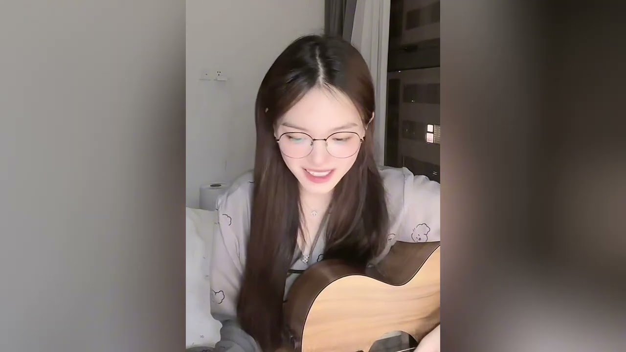 Ngôi Nhà Hạnh Phúc - Quanh Cover 