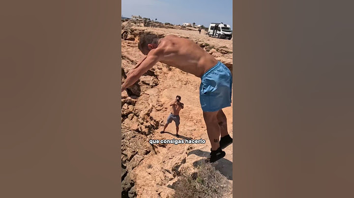Apuesto joven se da planchazo saltando al agua | EPIC FLIP