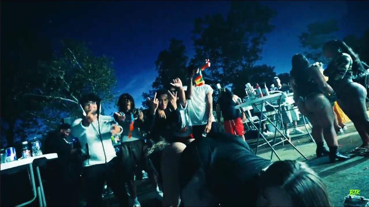 KOMEUP - YEAH HUH (FT. TRAXX LOU) [OFFICAL MUSIC VIDEO] - YouTube