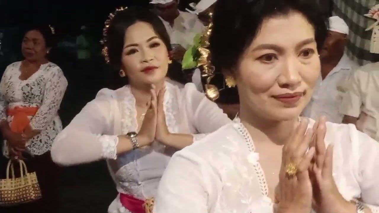 Tari Rejang Taksu Bhuwana. Penari Ibu -Ibu PKK Desa Kukuh Kerambitan Tabanan