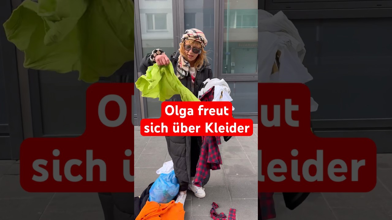 Olga freut sich über die gespendeten Klamotten 