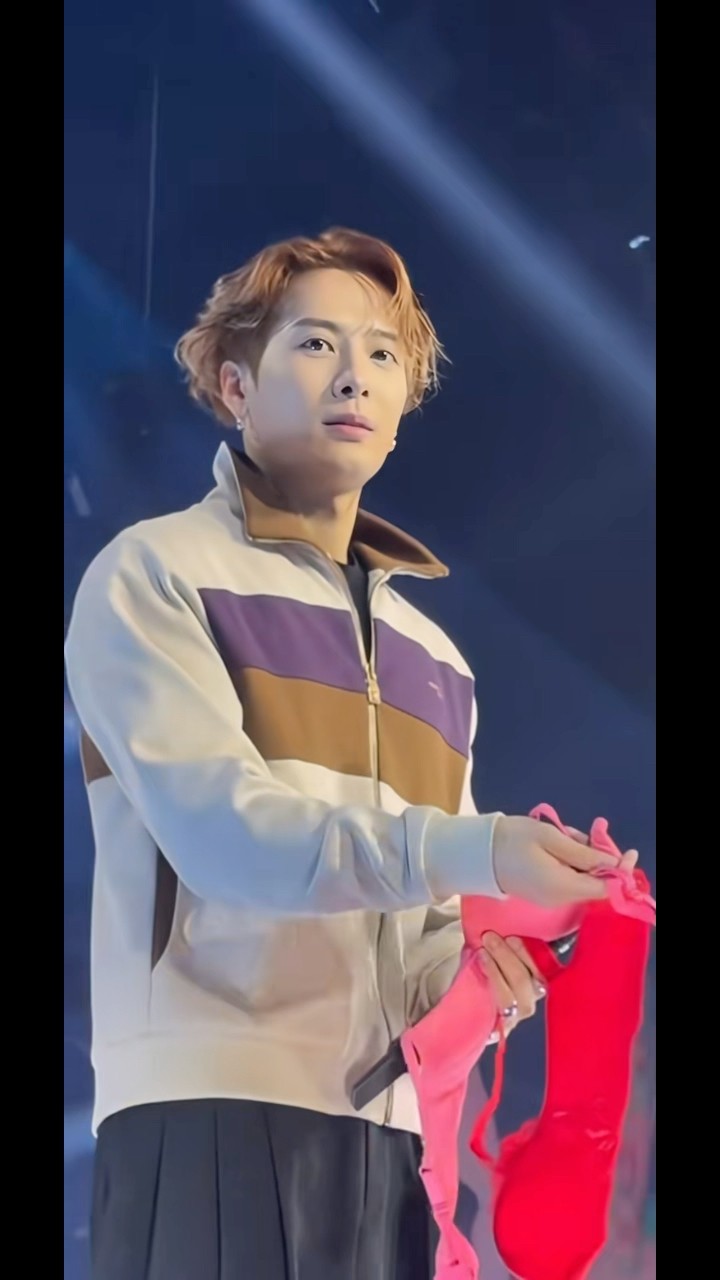 Jackson had no idea what to do 🤣 #jacksonwang #jackson #forupage