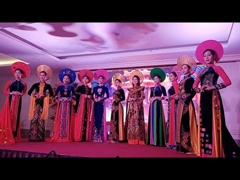 Biểu diễn thời trang Áo dài Việt Phượng đẹp mỹ miều
