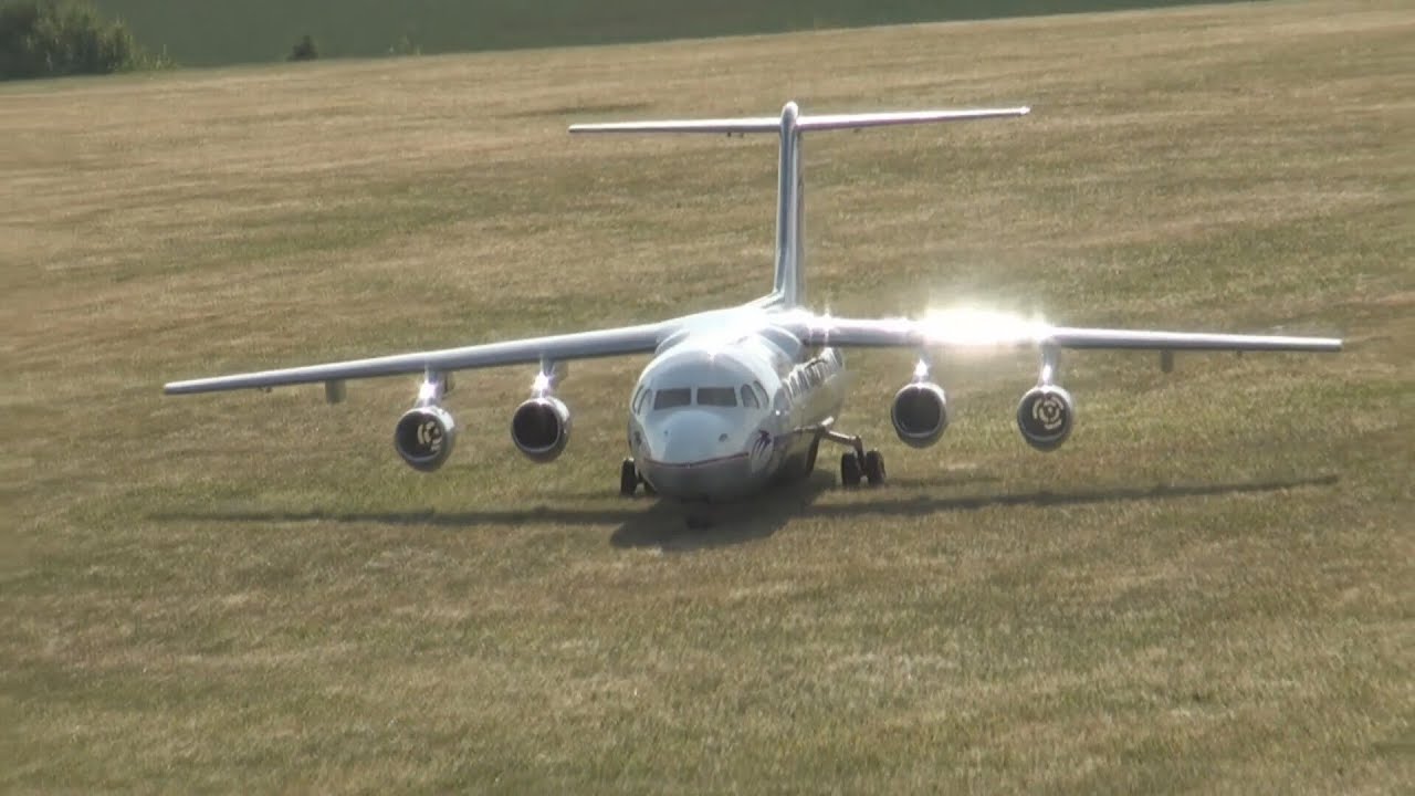 turbine-powered-bae-146-rc-jet-youtube