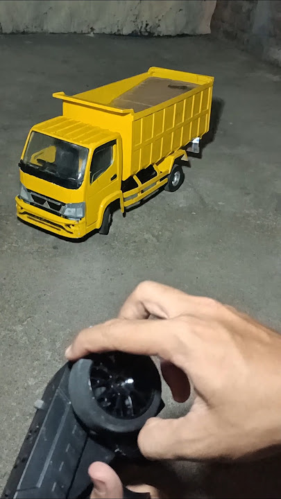 RC Truk Fuso Center Kuning #truk #trukoleng #trukpasir