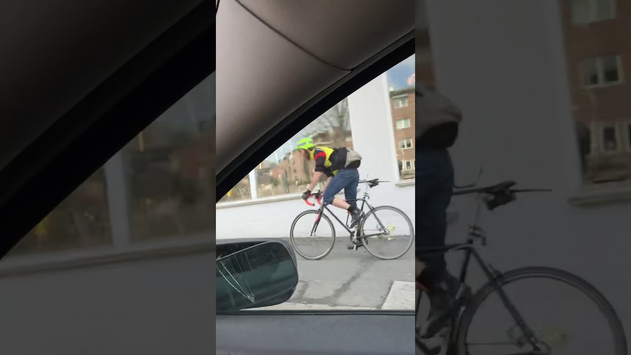 Violent Norwegian cyclist escaping - voldelig syklist i Oslo