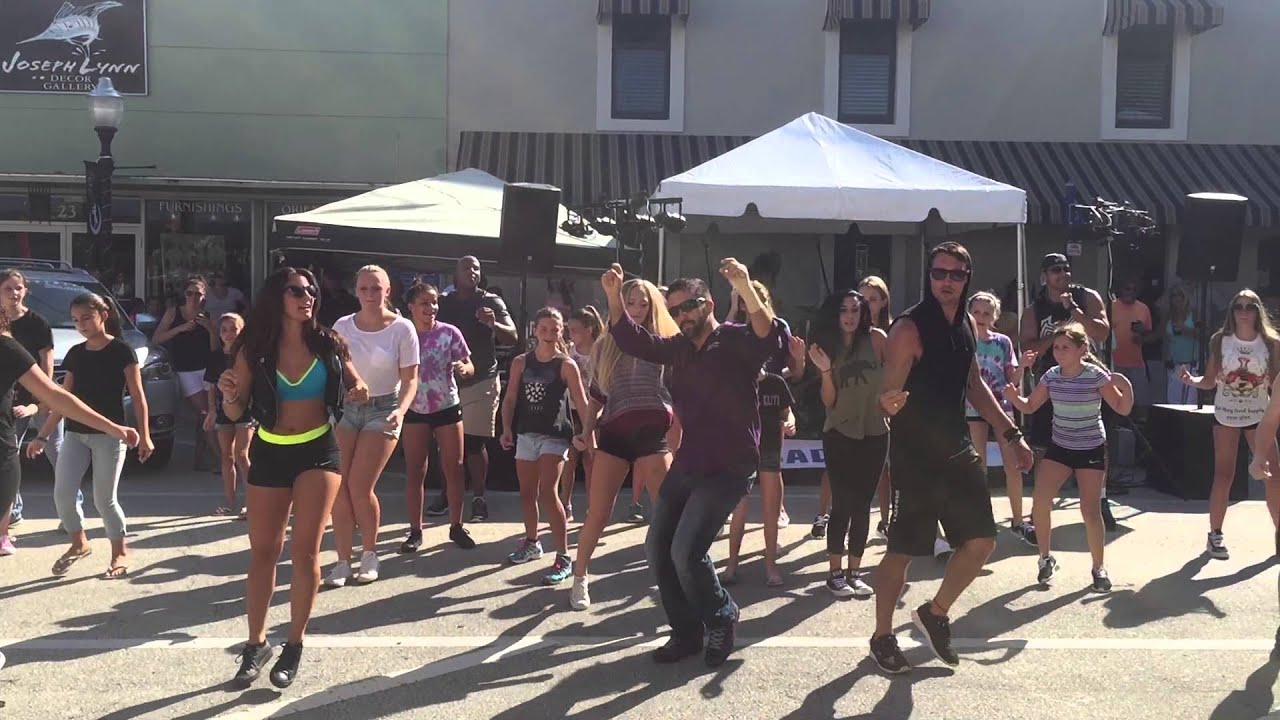 Æ FÆMILY Flash Mobs 'Dancin in the Streets' @ Fl - Aerial Elite Cheer ...