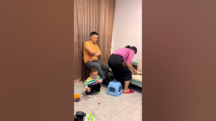 爸爸本想害妈妈出丑，儿子快速出手教训爸爸，太暖心了！ #funny#萌娃