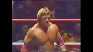 Hulk Hogan (Champion) vs Mr Wonderful Paul Orndorff (Challenger)