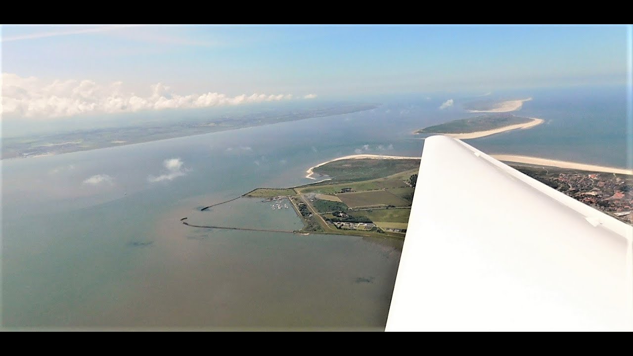 Flug über die ostfriesischen Inseln und Landung in Emden