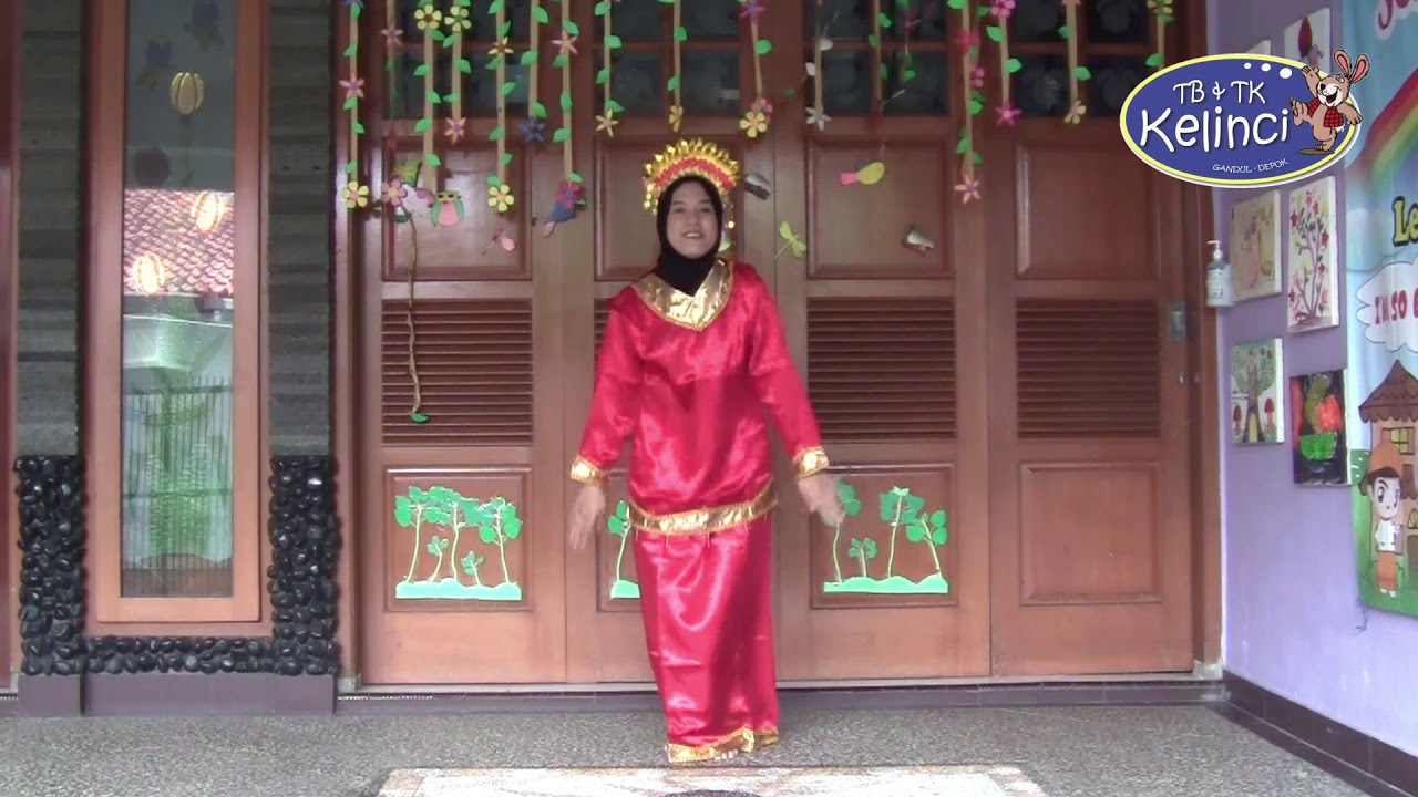 Berlatih Tarian Cindai