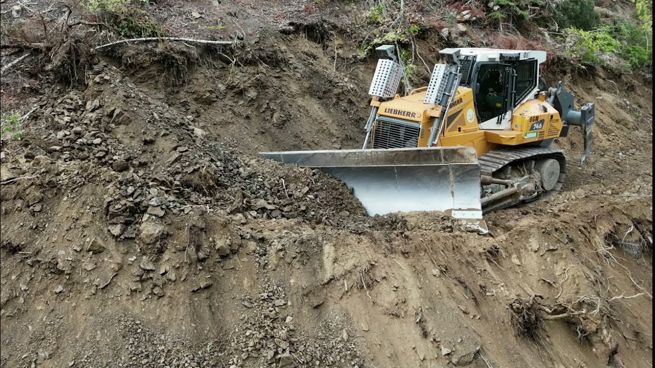 LIEBHERR 746 dozer ile yeni yol yapımı   #bulldozer #dozer #işmakinaları #liebherr#komatsu#keşfet