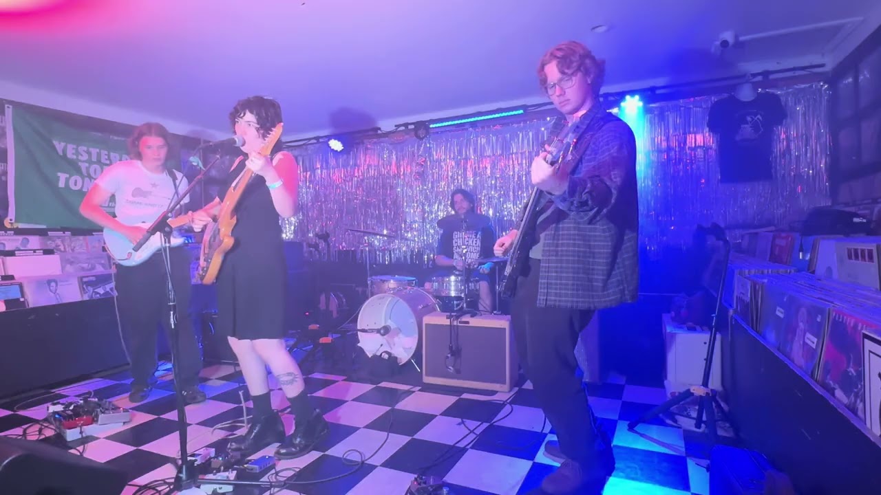 Sleduj Girljockey - Live at Permanent Records, Los Angeles, CA 9/20/2025 na YouTube Sleduj Girljockey - Live at Permanent Records, Los Angeles, CA 9/20/2025 na YouTube