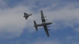 Eurofighter and C130 Hercules Intercept Demo - Airpower 22 - Saturday
Two Eurofighter and a C-130 of the Austrian Air Force demonstrated the simulation of an interception of an aircraft at Airpower22 on Friday, Sept. 2, 2022.
At the Royal International Air Tattoo 2022 in Fairford, UK, the Austrian Armed Forces team was awarded the RAFCTE Trophy for the best flight performance by a foreign participant: Two Eurofighters and a C-130 of the Austrian Air Force thereby demonstrated the simulation of an interception of an aircraft in front of the enthusiastic visitors.
#airpower22 #bundesheer #eurofighter Eurofighter and C130 Hercules Intercept Demo - Airpower 22 - Saturday