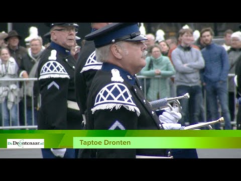 VIDEO | Families Schraa en Geschiere schitteren op Meerpaalplein tijdens Taptoe Dronten