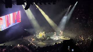 Blink 182 Intro + The Anthem part two live  @ Sportpaleis Antwerp 08/09/23