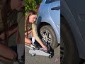 ¿Tienes problemas con los pernos de las ruedas? ¡Prueba este truco genial! 🔧😱