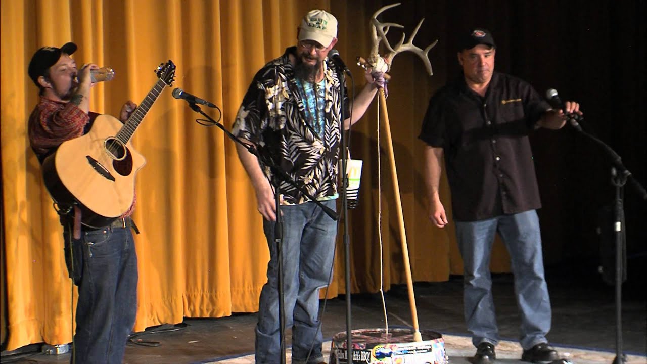 LIVE at Montani Semper Liberi - Izzy & Chris (& Leaf)