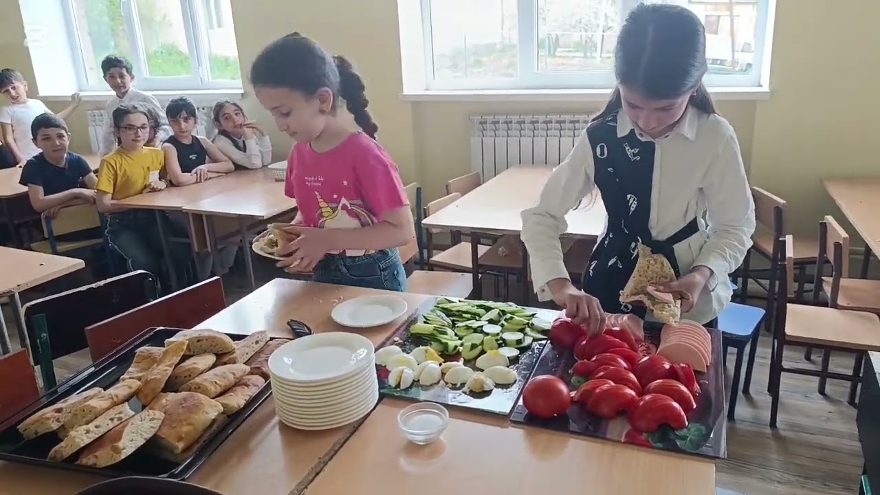 Իմ սաները ճաշակում են իրենց ձեռքով պատրաստած բուտերբրոդներ։