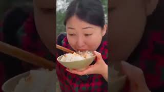 小雨做虎皮肘子，耙糯糯一吸入魂，浇上靈魂酸辣料汁太香了！【市民朱小雨】