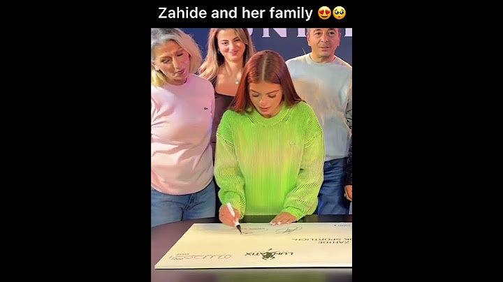 ZAHIDE and her FAMILY !! HER SIGNING SOMETHING WITH HER FAMILY #ZAHIDESFAMILY #ZAHIDESIGNING !! 🩷