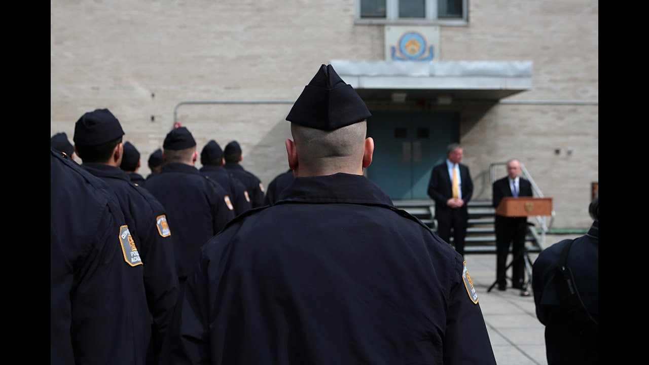 Mayor Bill de Blasio Speaks to Recruits 