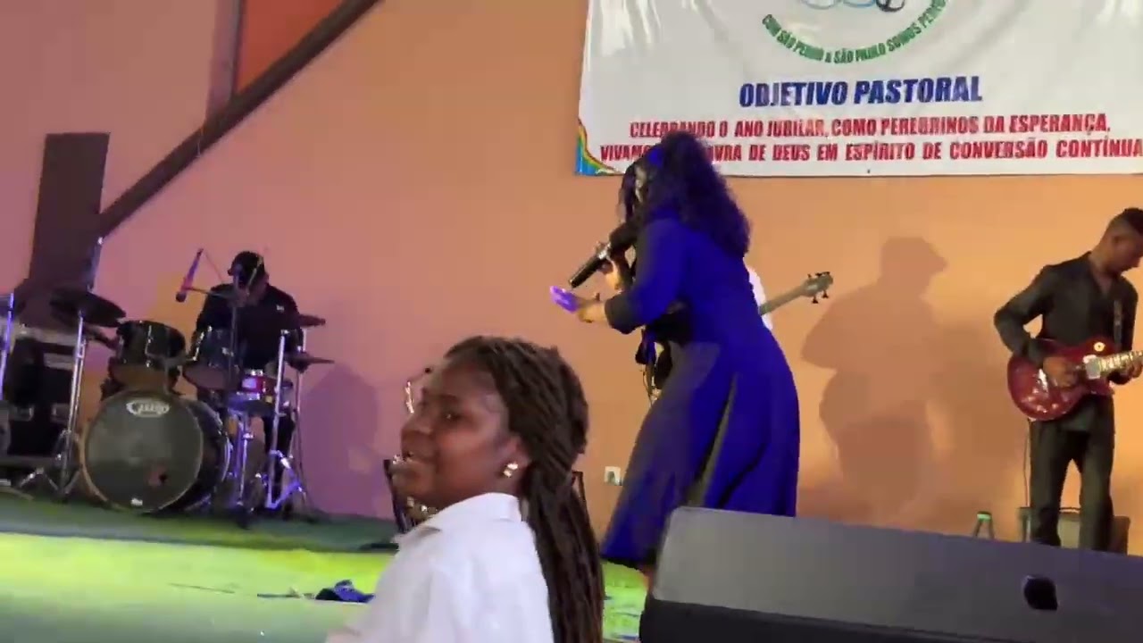 Actuação da Estefânia Passul e DRY Banda ft Fanny -Miyela Maria oh, Lázaro a nga fanga