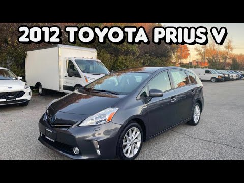 2012 Toyota Prius V Startup, Walkaround and features