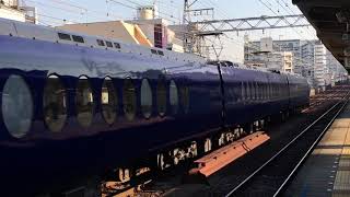 南海高野線萩ノ茶屋駅　ラピート通過